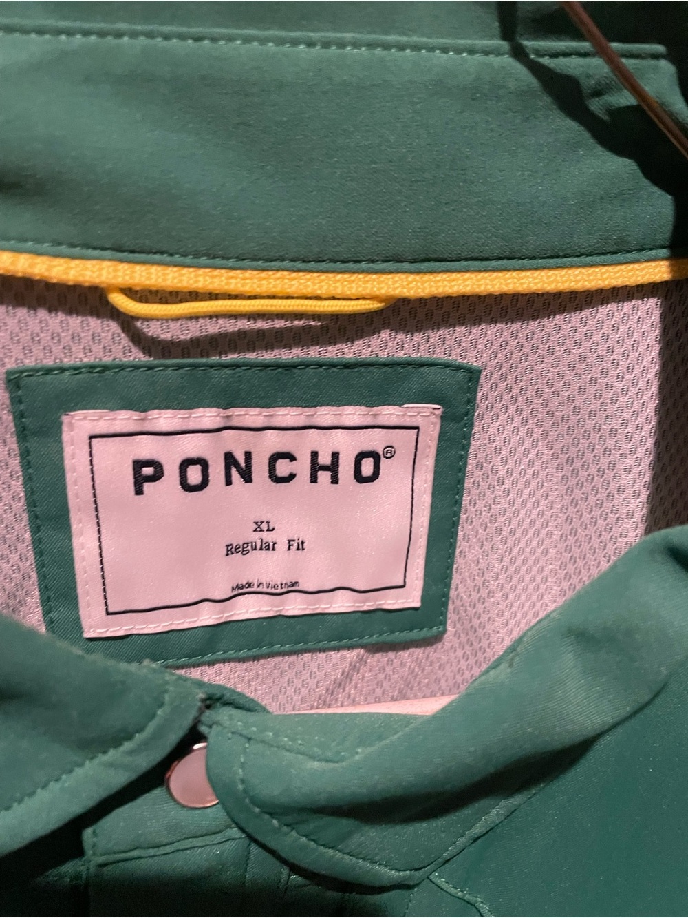 Poncho Men’s Short-Sleeve Button-Down Shirt in Green - Picture 3 of 3